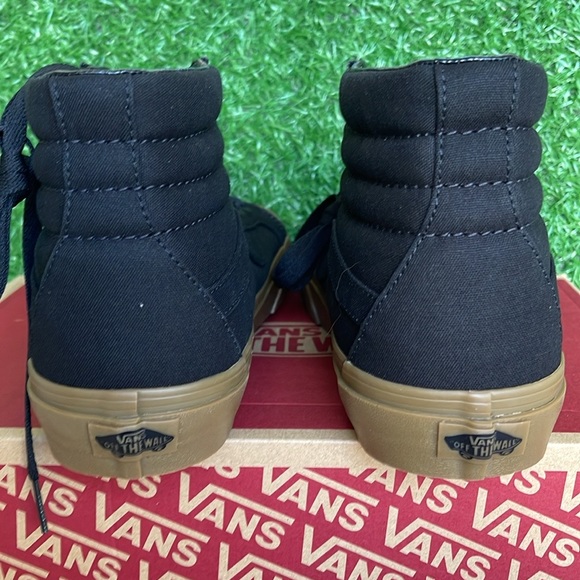 Vans Men’s Sk8-Hi Reissue (Canvas Gum) Black/Lghtgm
VN0A2XSBL0D
Sneakers - Picture 14 of 16